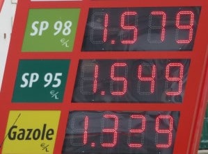 French Fuel price display